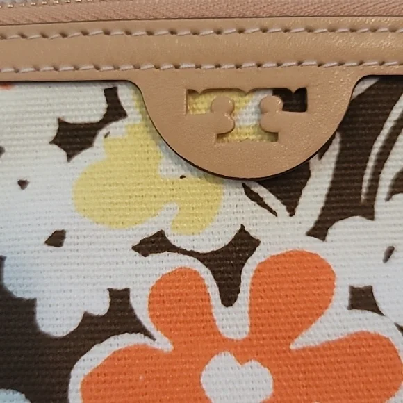Tory Burch Makeup Bag - Picture 6 of 8